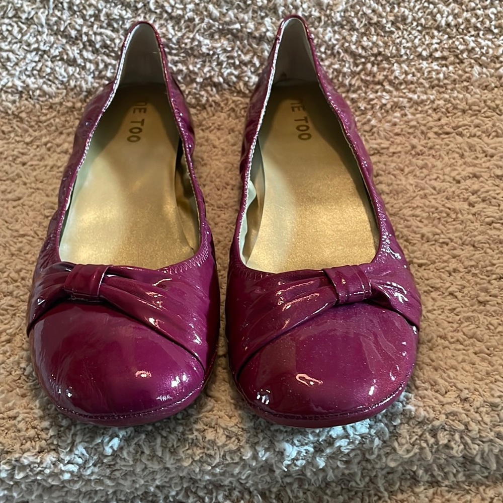 Women’s size 14M magenta patent leather flats by me too